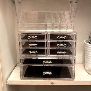 Makeup organizer